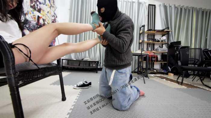 【爱秀套图】【第5风格】女职员下班被老板捆绑强制舔脚 YC-250114-6