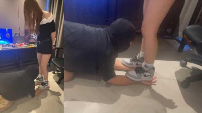 【爱秀套图】【小鲨鱼殿下】AJ踩手羞辱 YC-250314-7(1)