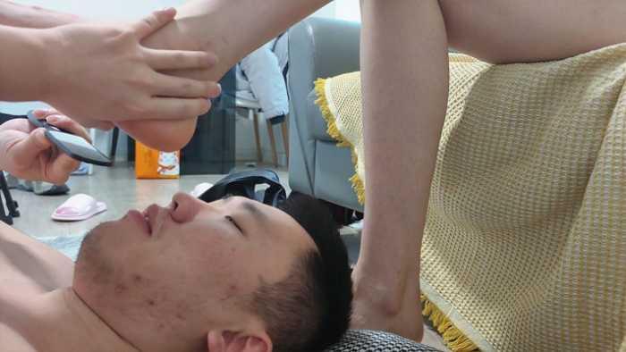 【爱秀套图】『红颜榜』1米2大长腿踩踏人体脚泥垃圾桶 YC-250322-2