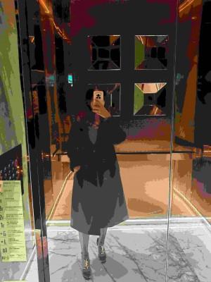 【爱秀套图】黑夜YSL系列:沉浸式舔玛卡主人爆闪美甲YSL凉高裸足,舌头伸进鞋缝里来 YC-250328-4