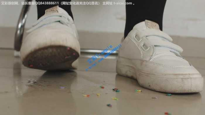 【爱秀套图】缩小+口水+语言调教+同学剧情(劲爆) JS250403~1