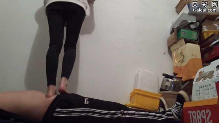【爱秀套图】新开发素人椒椒地下室踩踏 ACYC-4381