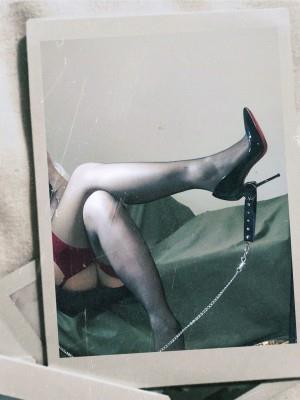 【爱秀套图】续集:小鱼女神第一视角全体重高跟踩奴隶 YC-250501-6