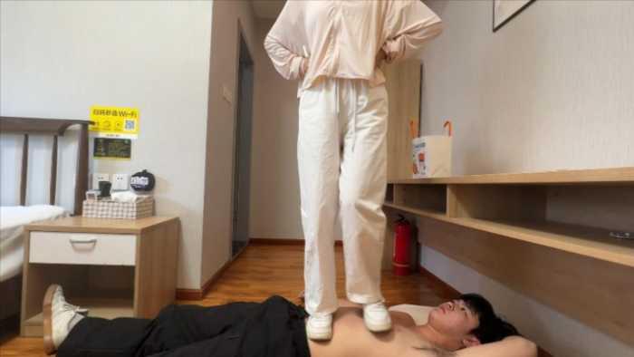 【爱秀套图】【小鲨鱼殿下】毯子日常舔鞋踩踏 YC-250502-3