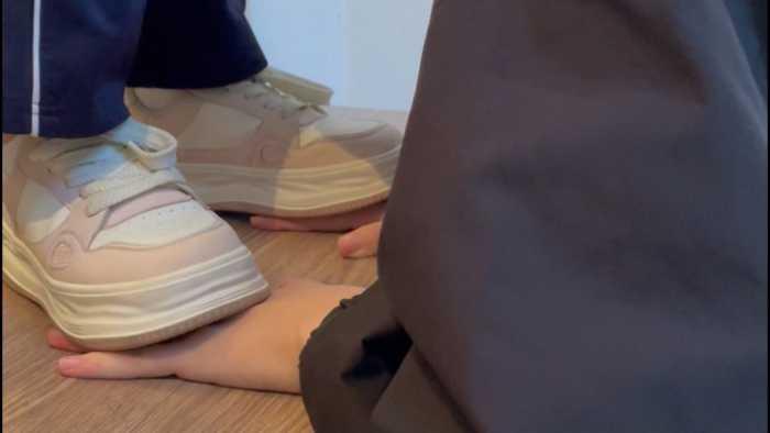 【爱秀套图】【静琪】多角度舔鞋底,圣水洗袜子和漏斗 YC-250504-5