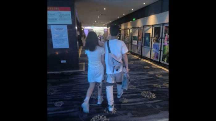 【爱秀套图】【SYK无意识】白袜运动+长裙小白鞋小姐姐踩手 AC-3307