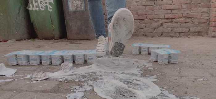 【爱秀套图】【小薰】狗粮制作系列之户外爆踩酸奶 YC-250511-7