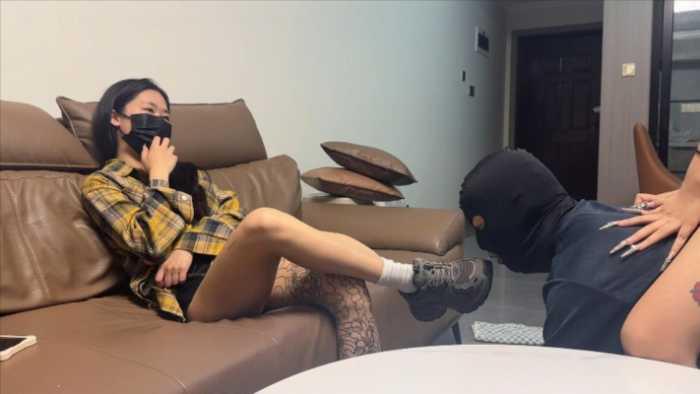 【爱秀套图】【卫校小琳殿下】带闺蜜体验玩狗 YC-250520