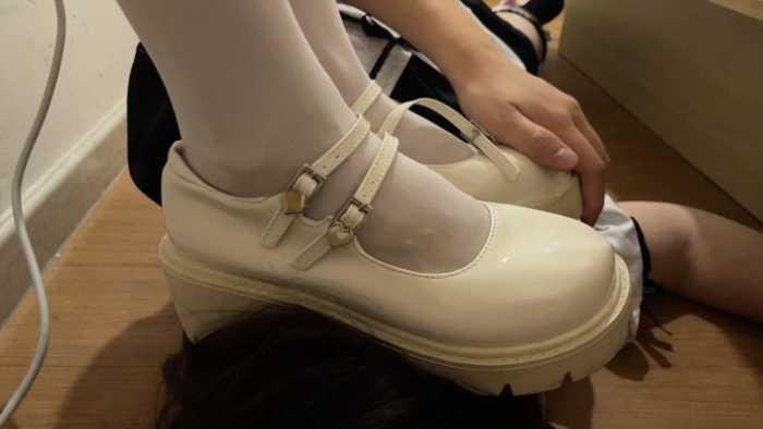 【爱秀套图】【喵咔】踩到流眼泪丨残忍踩头踩脖玛丽珍皮鞋重度踩头踩手 ACYC-4572