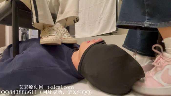 【爱秀套图】【静琪】学生双s同时舔袜插嘴白袜塞嘴 YC-250530-3