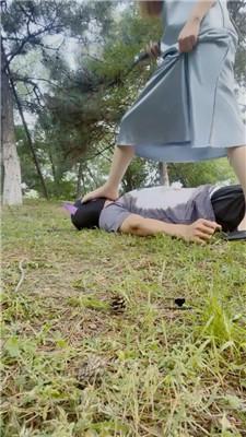 魔鬼天使户外虐跟踪狂-坐脸窒息/碾压踩/骑马双视角版bf42909 网友原创 第9张- 魔鬼天使户外虐跟踪狂-坐脸窒息/碾压踩/骑马双视角版bf42909 网友原创 第9张