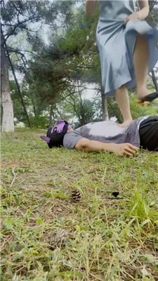 魔鬼天使户外虐跟踪狂-坐脸窒息/碾压踩/骑马双视角版bf42909 网友原创 第10张- 魔鬼天使户外虐跟踪狂-坐脸窒息/碾压踩/骑马双视角版bf42909 网友原创 第10张