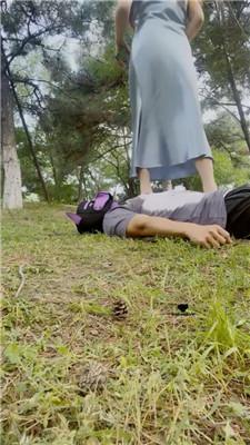 魔鬼天使户外虐跟踪狂-坐脸窒息/碾压踩/骑马双视角版bf42909 网友原创 第12张- 魔鬼天使户外虐跟踪狂-坐脸窒息/碾压踩/骑马双视角版bf42909 网友原创 第12张