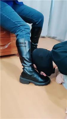 拽拽保鲜膜窒息/闻舔粉棉袜/清理脏长靴 JS241017-39