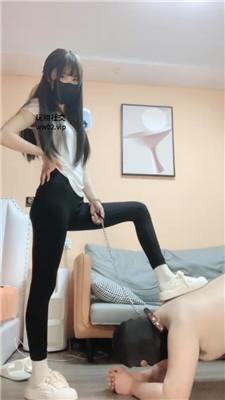 鹿可捆绑小白鞋白袜虐/狗链遛狗/滴蜡鞭打 bf45974