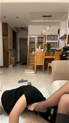 婉惜跪舔黑丝裸足长靴 bf45786