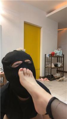 婉惜跪舔黑丝裸足长靴 bf45786