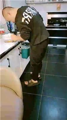 烟雨圈养奴脚下喂食 JS241012-11