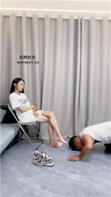 月亮姐姐清理脏鞋底/闻舔白船袜/踩踏 bf43587