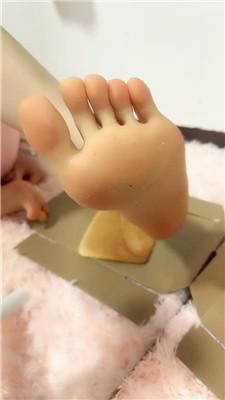 糖糖裸足踩踏喂食 JS240812-2