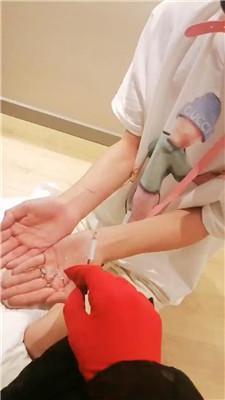 天韵女皇狗链转胯遛狗/跪舔臭脚丫/人体烟灰缸 JS240812-5