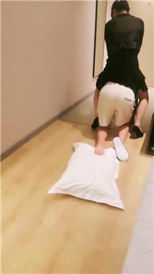 天韵女皇狗链转胯遛狗/跪舔臭脚丫/人体烟灰缸 JS240812-5