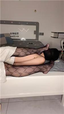 凶大无挠黑丝美腿踩纹身小哥 bf45944