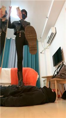 美娜格格短靴全体重踩踏/沉浸式舔玉足 JS241023-8