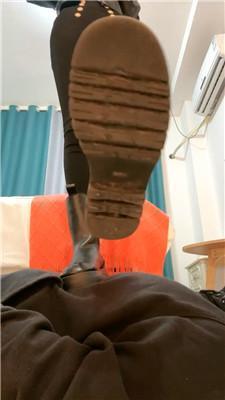 美娜格格短靴全体重踩踏/沉浸式舔玉足 JS241023-8