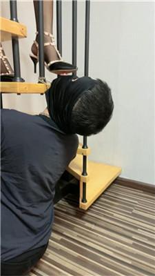 Da猫居高临下铆钉高跟踩/舔鞋底/黑丝脚插嘴双视角版 bf44300