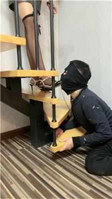 Da猫居高临下铆钉高跟踩/舔鞋底/黑丝脚插嘴双视角版 bf44300