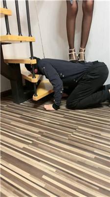 Da猫居高临下铆钉高跟踩/舔鞋底/黑丝脚插嘴双视角版 bf44300