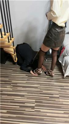 Da猫居高临下铆钉高跟踩/舔鞋底/黑丝脚插嘴双视角版 bf44300