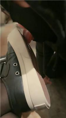 jenn情侣沉浸式舔闻脏鞋黑丝jio/中指鄙视/踩踏 bf46541