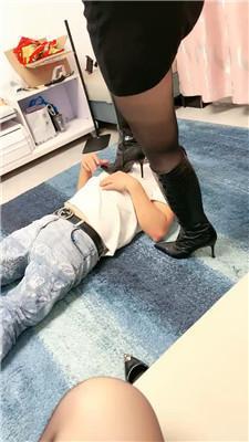 婉婷殿下双S体罚长靴高跟踩虐揪耳朵耳光双视角完整版JS241103-16