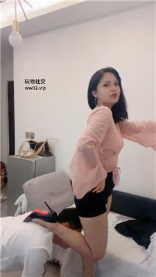 栀子女王用丝袜美腿诱惑同事做奴双视角版 bf46496