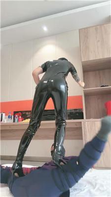 爵恋霸主高跟长靴踩虐/捆绑强制一字马 bf46475