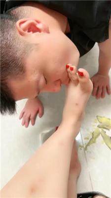 梦露沉浸式恋足舔/脚踩喂食/伺候沐足 JS241030-18