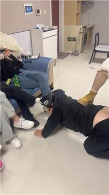 精神小妹群调-轮流清理学生主的脏鞋臭袜踩踏 bf46317