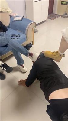 精神小妹群调-轮流清理学生主的脏鞋臭袜踩踏 bf46317