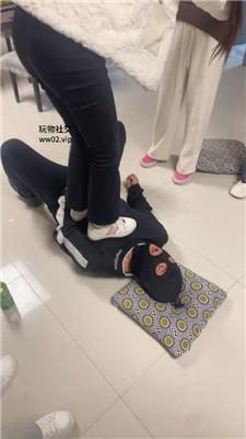 精神小妹群调-轮流清理学生主的脏鞋臭袜踩踏 bf46317