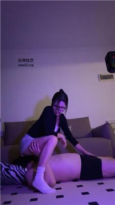 辣辣bb白袜脚踩踏/鞭打 JS241028-13