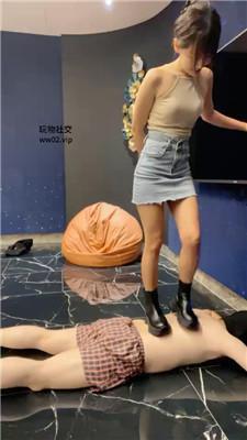 乔S台湾素人小姐姐-舔裸足/踢裆/舔脏靴子 bf46322