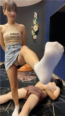 乔S台湾素人小姐姐-舔裸足/踢裆/舔脏靴子 bf46322