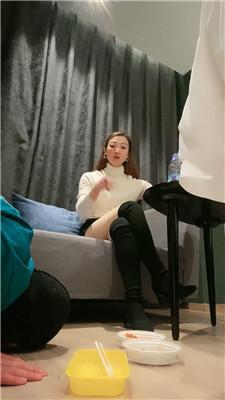 魅儿脚垫的奖励-圣水泡饭喂食 bf46305