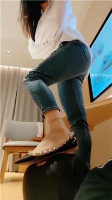 妮蔻骑马掐乳/吃袜子/铆钉肉丝蹂躏 bf46308