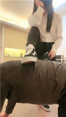 绯闻王妃板鞋白袜气味羞辱/鞭打耳光狠抽/高跟踩 JS241028-14