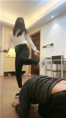 绯闻王妃板鞋白袜气味羞辱/鞭打耳光狠抽/高跟踩 JS241028-14