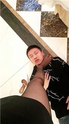 bi雅芸跪舔黑丝高跟/掐乳/高跟踩踏/碾压脖窒息 JS241027-17