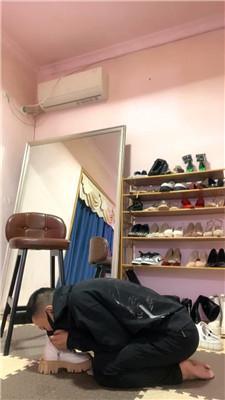 伊晨剧情-绿帽专场-舔脏鞋底/闻臭袜/圣水 bf46272